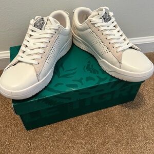 Le Tigre Classic White Sneakers